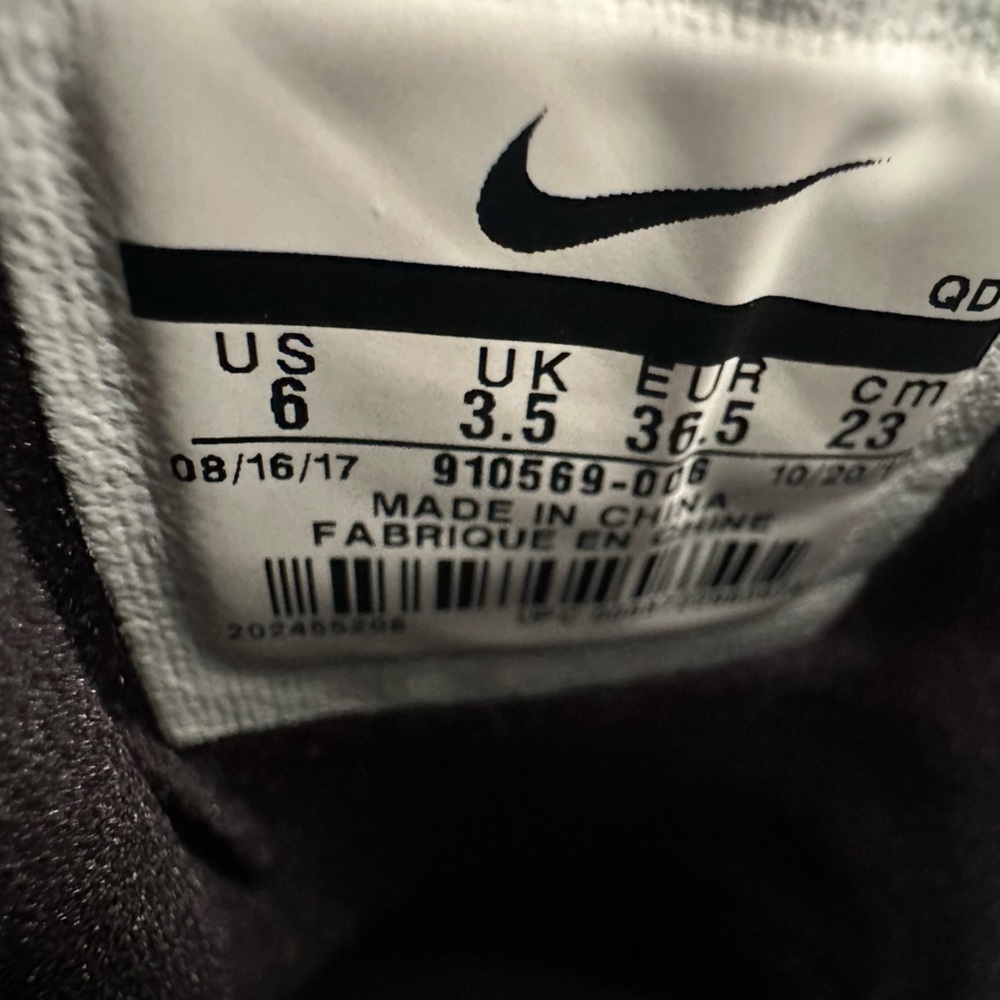 Nike Air Presto Fly Womens Size 6 Black White Athletic Running Shoes Sneakers - Picture 7 of 8